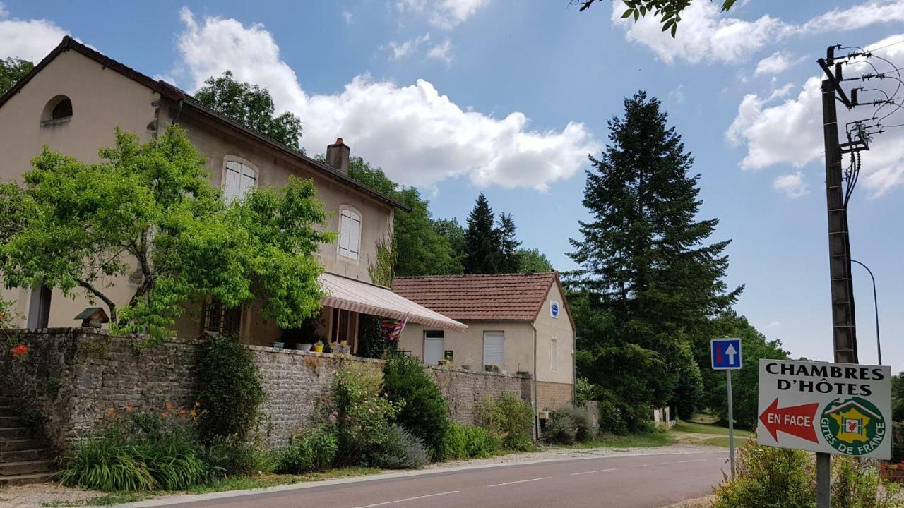 Gite La Providence Saint-Sernin-du-Plain Екстериор снимка